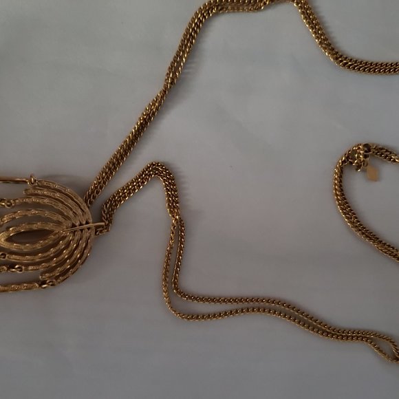 Sarah Coventry Gold Necklace Doubling as Brooch - Picture 8 of 8